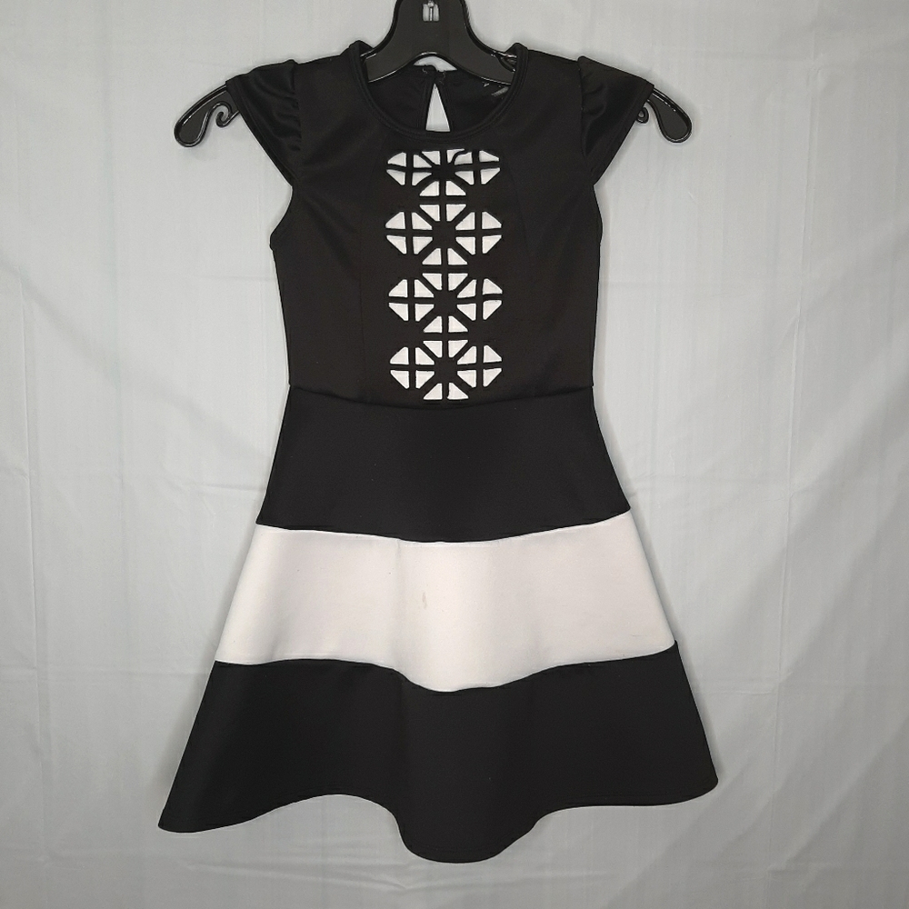 2 Hip Black/White Dress 7